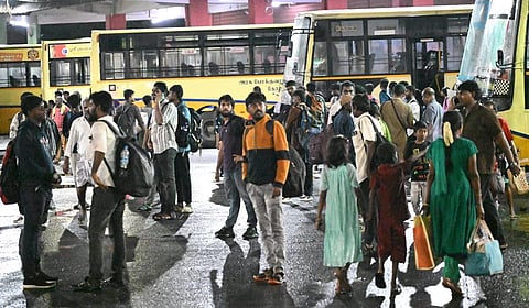 பல்வேறு நகரங்களில் இருந்து சென்னைக்கு இன்று 2,900 சிறப்பு பேருந்துகள்