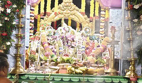 ஆயிரக்கணக்கான பக்தர்கள் விரதம் மேற்கொண்டனர்: திருச்செந்தூரில் கந்தசஷ்டி விழா தொடங்கியது