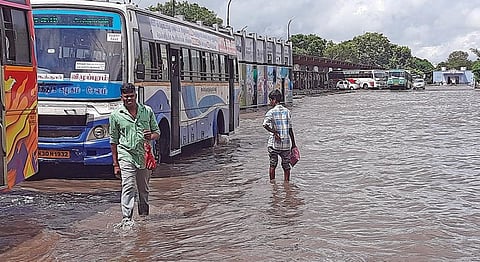 மழை, மெத்தனம், துயரம்... கால் நூற்றாண்டாக விழுப்புரம் புதிய பேருந்து நிலையம் தத்தளிப்பு!