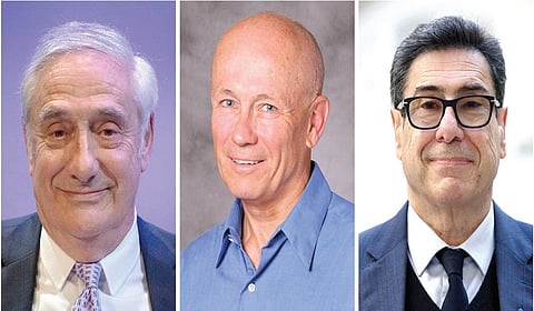 ஜோயல் மோகிர், பீட்டர் ஹோவிட், பிலிப் அக்யோன்