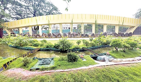 சென்னை ராஜா அண்ணாமலைபுரத்தில் உள்ள தொல்காப்பியப் பூங்கா, ரூ.42.45 கோடியில் நவீன வசதிகளுடன் புதுப்பிக்கப்பட்டுள்ளது. சென்னை நதிகள் சீரமைப்பு அறக்கட்டளை சார்பில் புதுப்பிக்கப்பட்ட இந்த பூங்கா, பொதுமக்கள் பயன்பாட்டுக்காக நேற்று திறக்கப்பட்டது.