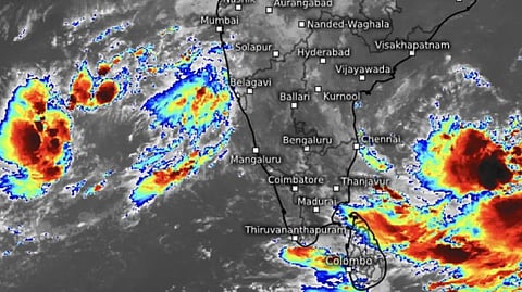 தமிழகத்தில் 9 துறைமுகங்களில் 1-ம் எண் புயல் எச்சரிக்கை கூண்டு ஏற்றம்