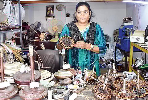 விண்ணரசி படம் : ஜெ.மனோகரன்