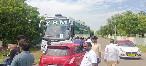 விஜய்யுடன் நாளை சந்திப்பு: கரூரில் உயிரிழந்தோர் குடும்பத்தினரை அழைத்து வரும் தவெகவினர்