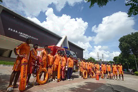 ஆந்திராவில் தயார் நிலையில் என்டிஆர்எஃப் வீரர்கள்.