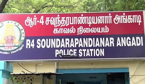 சென்னை: பெற்றோர் கண்டித்ததால் வீட்டை விட்டு வெளியேறிய பள்ளிச் சிறுமிகள் மீட்பு