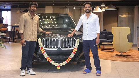 ‘டூரிஸ்ட் பேமிலி’ இயக்குநருக்கு கார் பரிசு!