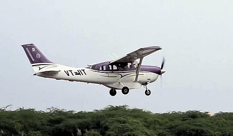 காற்று மாசை கட்டுப்படுத்த நடவடிக்கை: டெல்லியில் செயற்கை மழை பொழிந்தது