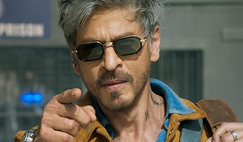 சால்ட் அண்ட் பெப்பர் லுக்கில் ஷாருக்கான் வெளியானது ‘கிங்’ டீஸர்