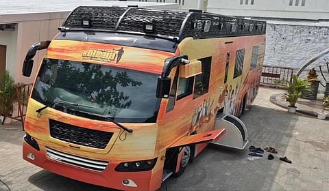 பனையூர் அலுவலகத்துக்கு சென்ற சிபிஐ அதிகாரிகள்: பிரச்சார வாகன கேமரா பதிவுகளை கேட்டு சம்மன்