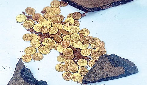 ஜவ்வாதுமலை சிவன் கோயிலில் பழங்கால தங்க நாணயங்கள் கண்டெடுப்பு