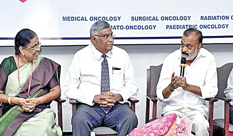 ராமச்சந்திரா உயர் கல்வி மற்றும் ஆராய்ச்சி நிறுவனத்தில் புற்றுநோய் சிகிச்சைக்கான ஒருங்கிணைந்த சிறப்பு மையத்தை, நிறுவனத்தின் வேந்தர் வி.ஆர்.வெங்கடாசலம் தலைமையில் அடையாறு புற்றுநோய் மையத்தின் துணை செயல் தலைவரும், புற்றுநோய் அறுவை சிகிச்சை நிபுணருமான மருத்துவர் எப்.ஹேமந்த் ராஜ் தொடங்கி வைத்தார்.