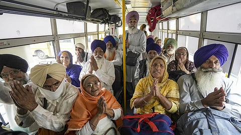 அமிர்தசரஸ் நகரில் இருந்து பாகிஸ்தானை நோக்கிச் செல்லும் இந்திய சீக்கியர்கள்