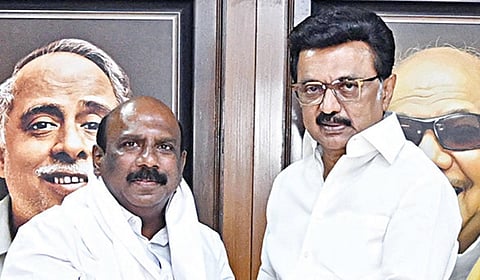 திமுகவில் இணைந்தார் மனோஜ் பாண்டியன்: எம்எல்ஏ பதவியை ராஜினாமா செய்தார்