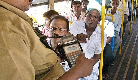 சில்லறை கேட்டு பயணிகளை கட்டாயப்படுத்தக் கூடாது: பேருந்து நடத்துநர்களுக்கு அறிவுறுத்தல்