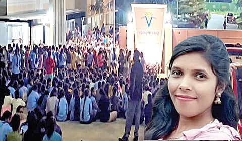 குளியல் அறையில் ரகசிய கேமரா பொருத்தப்பட்டதை கண்டித்து, ஓசூர் கெலமங்கலம் அருகே லாளிக்கல்லில் உள்ள தனியார் தொழிற்சாலை பெண்கள் விடுதி முன்பு தர்ணாவில் ஈடுபட்ட பெண்கள். (உள்படம்) நீலுகுமாரி குப்தா