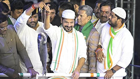 பிஆர்எஸ் கட்சியை பாஜகவிடம் அடமானம் வைத்த கேசிஆர்: தெலங்கானா முதல்வர் ரேவந்த் குற்றச்சாட்டு