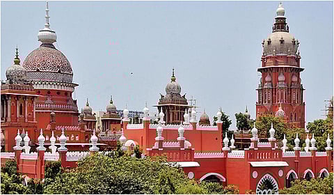 தமிழக சட்டப்பேரவை முன்பு தியாகி சங்கரலிங்கனார் சிலை நிறுவ வழக்கு: அரசு பரிசீலிக்க ஐகோர்ட் உத்தரவு