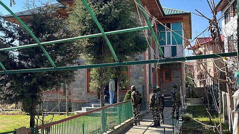 ஜம்மு காஷ்மீரில் 8 இடங்களில் திடீர் சோதனை