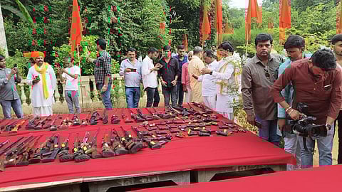 உத்தர பிரதேச எம்எல்ஏ ராஜா பைய்யா நடத்திய 200 துப்பாக்கிக்கு ஆயுத பூஜை: விசாரணை அறிக்கை தாக்கல்