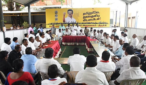 தேர்தல் ஆணையத்தை கண்டித்து நவ.11 ஆர்ப்பாட்டம்: திருச்சி திமுக கூட்டணி கட்சிகள் கூட்டத்தில் தீர்மானம்