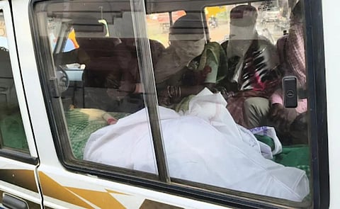 மதம் மாறியவர் உடலை அடக்கம் செய்ய எதிர்ப்பு: சத்தீஸ்கர் கிராமத்தில் 3 நாட்களாக குடும்பத்தினர் தவிப்பு