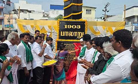 பாலாறு பெரு வெள்ளத்தில் உயிரிழந்தவர்களுக்கு 122-ம் ஆண்டு நினைவஞ்சலி