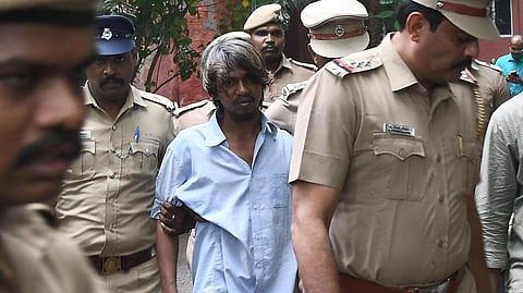 ஆளுநர் மாளிகை முன் பெட்ரோல் குண்டு வீசிய வழக்கில் ரவுடி கருக்கா வினோத்துக்கு 10 ஆண்டு சிறை