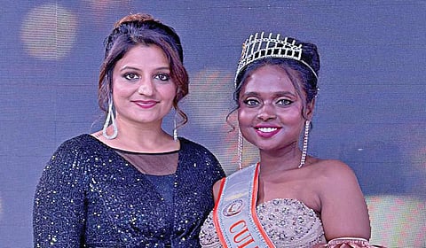 மிஸ் ஹெரிடேஜ் இன்டர்நேஷனல் கலாச்சார தூதராக தேர்வு செய்யப்பட்ட ஜோதிமலர்.