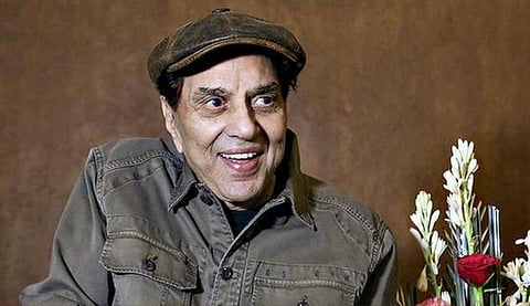 மருத்துவமனையில் இருந்து வீடு திரும்பினார் தர்மேந்திரா