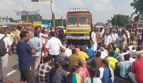 உயிர்பலி வாங்கும் திருச்சி சஞ்சீவி நகர் சிக்னல்: சுரங்கப்பாதை அமைக்க வலியுறுத்தி மக்கள் மறியல்