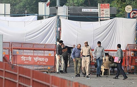 டெல்லியில் செங்கோட்டை அருகே கார் குண்டு வெடிப்பு சம்பவம் நிகழ்ந்த இடம்.