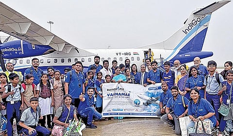 அமைச்சர் கீதாஜீவனுடன் விமானத்தில் தூத்துக்குடி வந்த சென்னையை சேர்ந்த குழந்தைகள்.