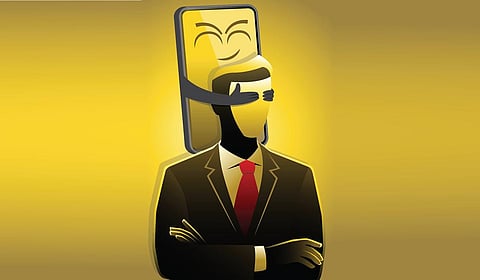 இப்படித்தான் சிதறுகிறது கவனம் | உள்ளங்கையில் ஒரு சிறை 06