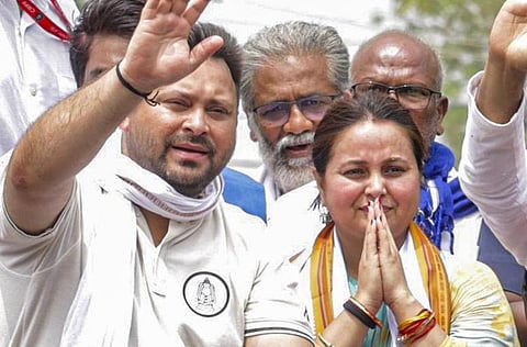 தேஜஸ்வி யாதவுடன் ரோகிணி ஆச்சார்யா.