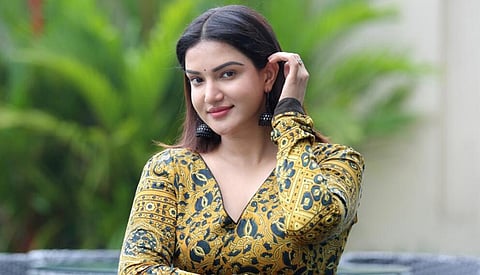 ஓரங்கட்டும் மலையாள சினிமா: ஹனி ரோஸ் வருத்தம்