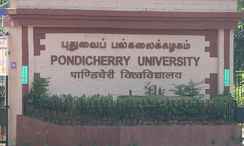 கனமழை எதிரொலி: புதுச்சேரி மத்திய பல்கலைக்கழகத்தில் செமஸ்டர் தேர்வுகள் ஒத்திவைப்பு!