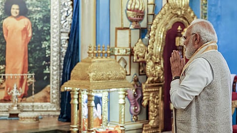 ‘அனைவரின் மீதும் அன்பு கொள், சேவை செய்’ என்பதே புட்டபர்த்தி சத்யசாய் பாபாவின் தாரக மந்திரம்: பிரதமர் மோடி புகழாரம்