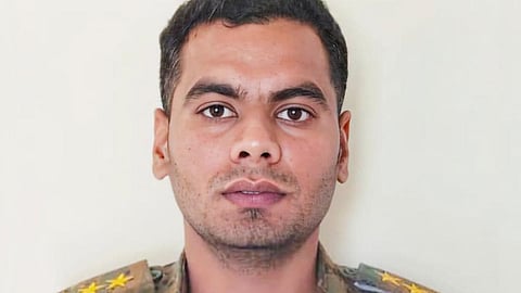 உயிரிழந்த இன்ஸ்பெக்டர் ஆசிஷ் சர்மா