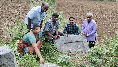 ஆம்பூர் அருகே விஜயநகர காலத்தை சேர்ந்த 2 நடுகற்கள் கண்டெடுப்பு