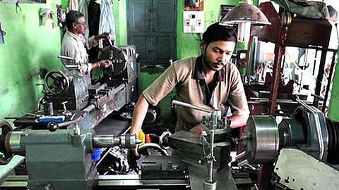 புதிய தொழிலாளர் சட்டத்தில் சீர்திருத்தம்: ஓராண்டு வேலை செய்தாலே பணிக்கொடை பெறலாம்