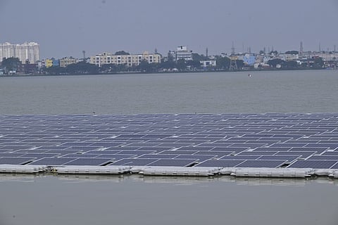 உக்கடம் பெரியகுளத்தில் 154 கிலோ வாட் சூரிய மின் உற்பத்தி திட்டம் தொடக்கம்