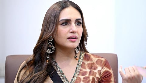 பெண்களுக்கு எதிரான இணையவழி குற்றங்களுக்கும் கடும் தண்டனை: ஹூமா குரேஷி கோரிக்கை