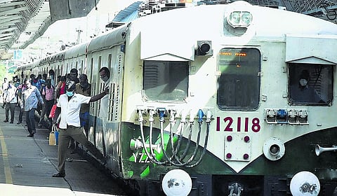 இன்று சென்னை - அரக்கோணம் மின்சார ரயில் சேவை மாற்றம்