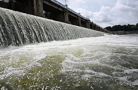 மிக கனமழை எச்சரிக்கை: பூண்டி, புழல் ஏரிகளில் இருந்து உபரிநீர் திறப்பு