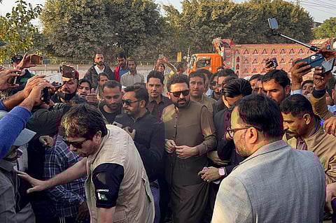 இம்ரான் கானைச் சந்திக்க ராவல் பிண்டிக்கு வருகை தந்த கைபர்பக்துன்க்வா மாகாண முதல்வர் சோஹெய்ல் அப்ரிடி