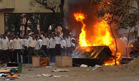 உயர் நீதிமன்ற வளாகத்தில் நடந்த காவல்துறை-வழக்கறிஞர்கள் மோதல் வழக்கு ரத்து