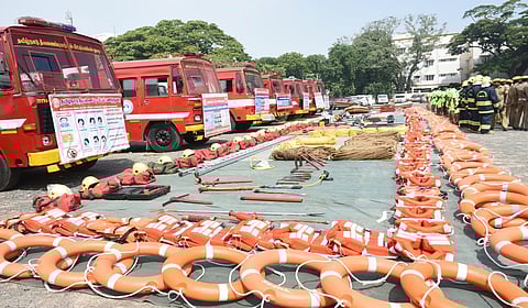 சென்னை, புறநகரில் டிட்வா புயல் மீட்பு பணியில் ஈடுபட தயார் நிலையில் 900 தீயணைப்பு வீரர்கள்