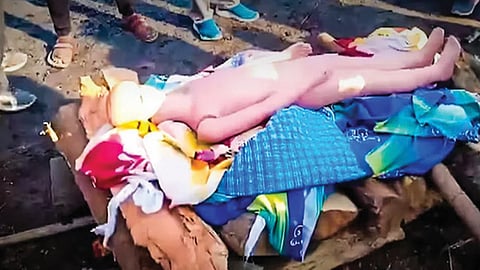 உத்தர பிரதேச மாநிலத்தில் ஜவுளிக்கடை பொம்மையை எரித்து ரூ.50 லட்சம் காப்பீடு தொகை பெற முயன்ற கும்பல் கைது