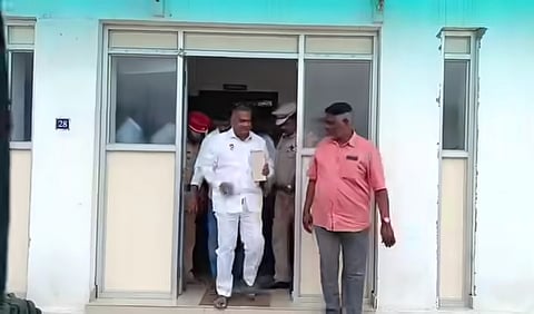 புதுச்சேரியில் விஜய் ‘ரோடு ஷோ’ அனுமதிக்காக மீண்டும் டிஜிபி அலுவலகம் வந்த புஸ்ஸி ஆனந்த்துக்கு ஏமாற்றம்!